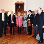 Wasmuths Neffe Johannes Wasmuth, Torsten Schreiber, Adelheit Feilcke, Henriette Gräfin Strasoldo, Michael Barenboim, Helmut Neumann und Bundesminister a.D. Hans-Dietrich Genscher